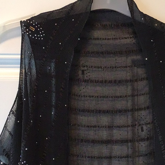 Beautiful sleeveless shawl - Picture 2 of 4